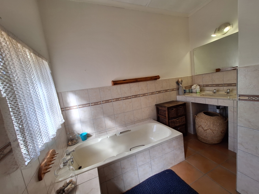 4 Bedroom Property for Sale in Barrydale Western Cape